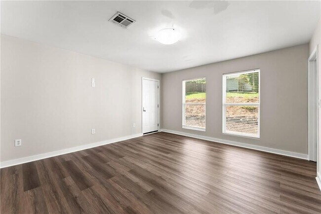 Building Photo - 2050 Shaffer Rd