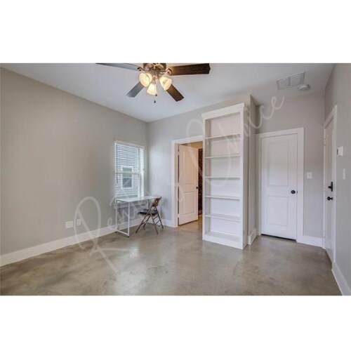 Building Photo - 709 Maple St