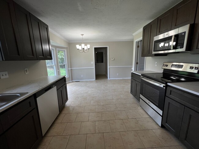 Building Photo - Charming 3 Bed 2.5 Bath Home in Beaver Run