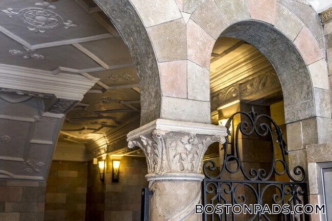 Building Photo - 2 Elmwood Ave