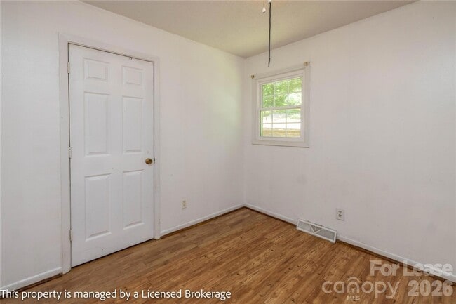 Building Photo - 234 Poplin St