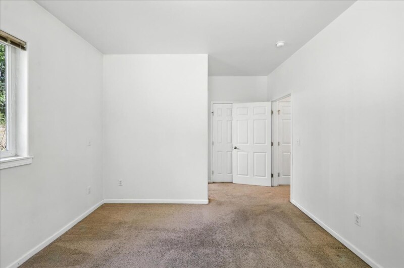 Building Photo - 6101 Lombard Cir