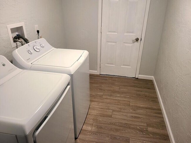 Building Photo - 411 1st St