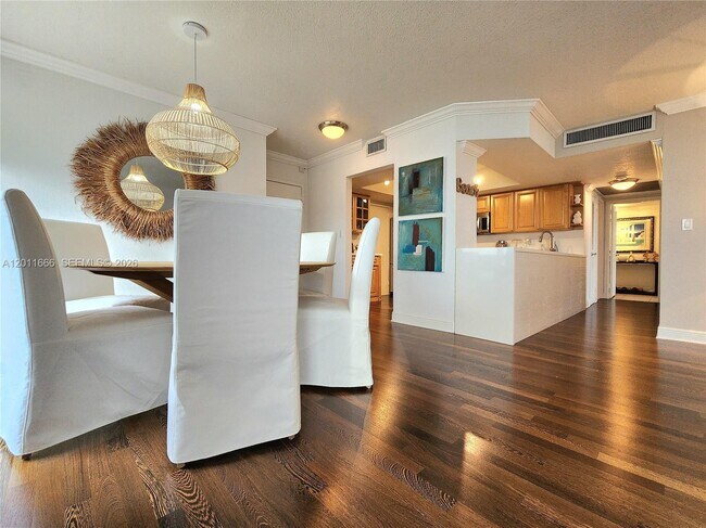 Building Photo - 2030 S Ocean Dr
