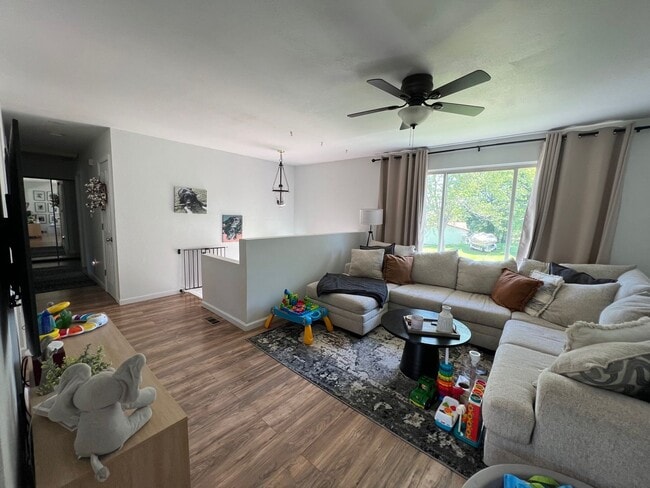 Building Photo - Convenient Location!!