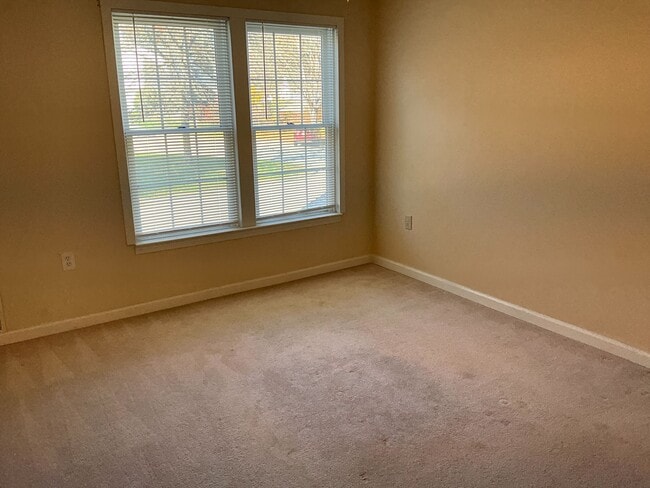 Building Photo - 15 Windsor Ct