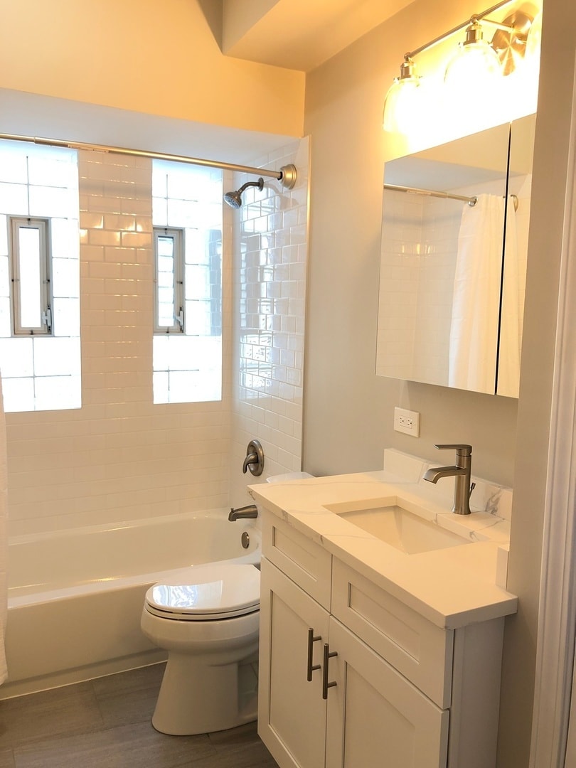 Building Photo - 1426 W Walton St