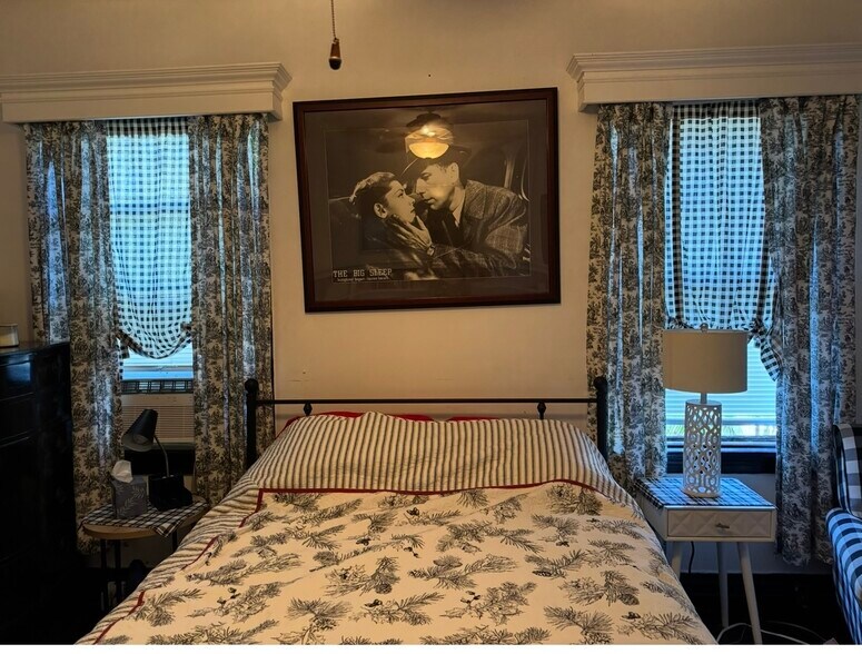 Building Photo - 4514 NE 1st Ave