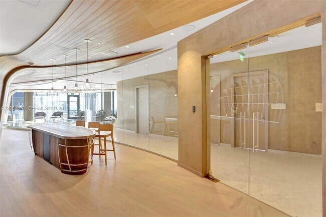 Building Photo - 1000 Brickell Plaza