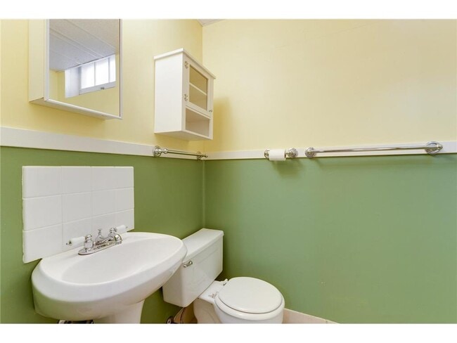 Building Photo - 4020 Ewing Ave S