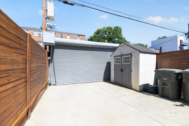 Building Photo - 847 20th St NE
