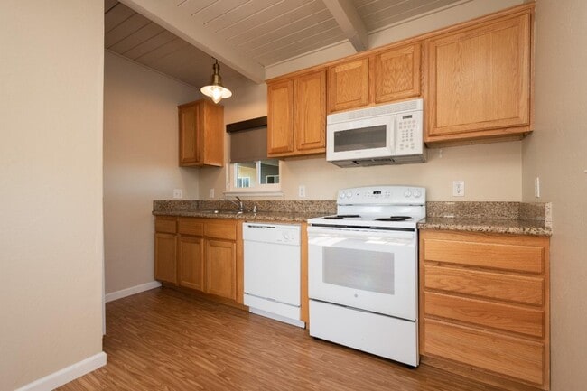 Building Photo - Cedar Patio Apartments