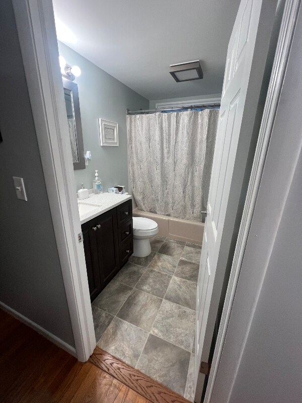 Building Photo - 240 Greenaway Dr