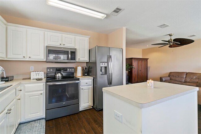 Building Photo - 7123 Sunrise Hill Ln