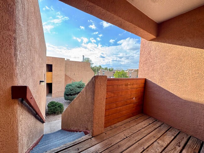 Building Photo - 3528 Tyson Pl NE