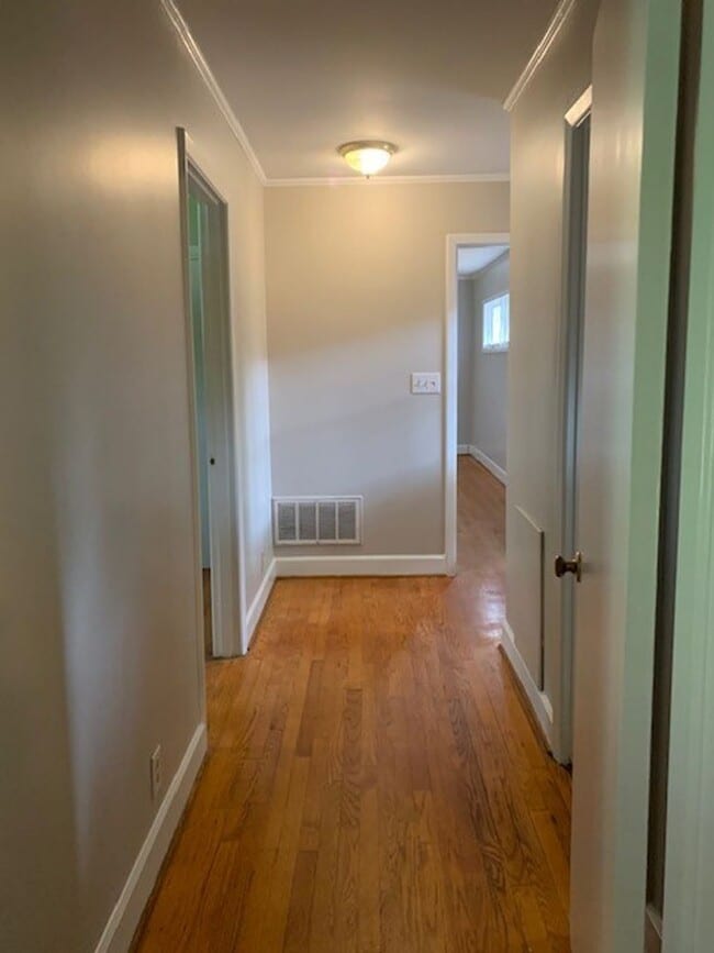 Building Photo - 3-Bedroom 2-bath home