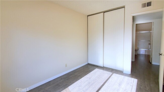 Building Photo - 719 Briarwood Ln