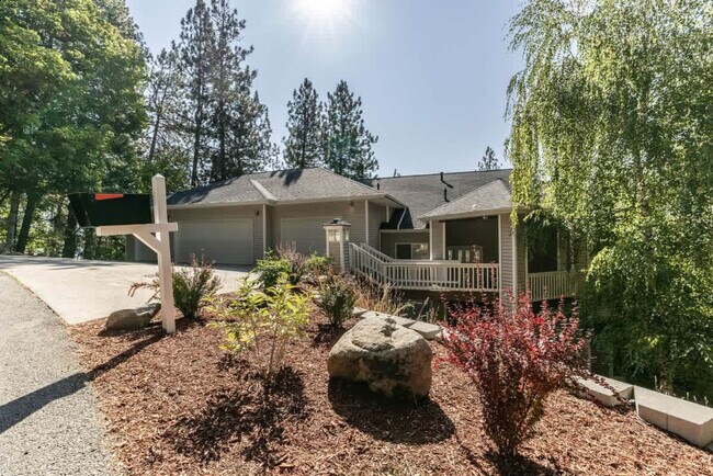 Building Photo - 3228 E Fernan Terrace Dr
