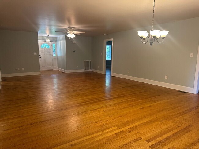 Building Photo - 3BR/3.5BA plus bonus Full-Brick Ranch with Walkout Basement & Boat Slip