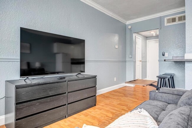 Building Photo - 311 W Ashley St