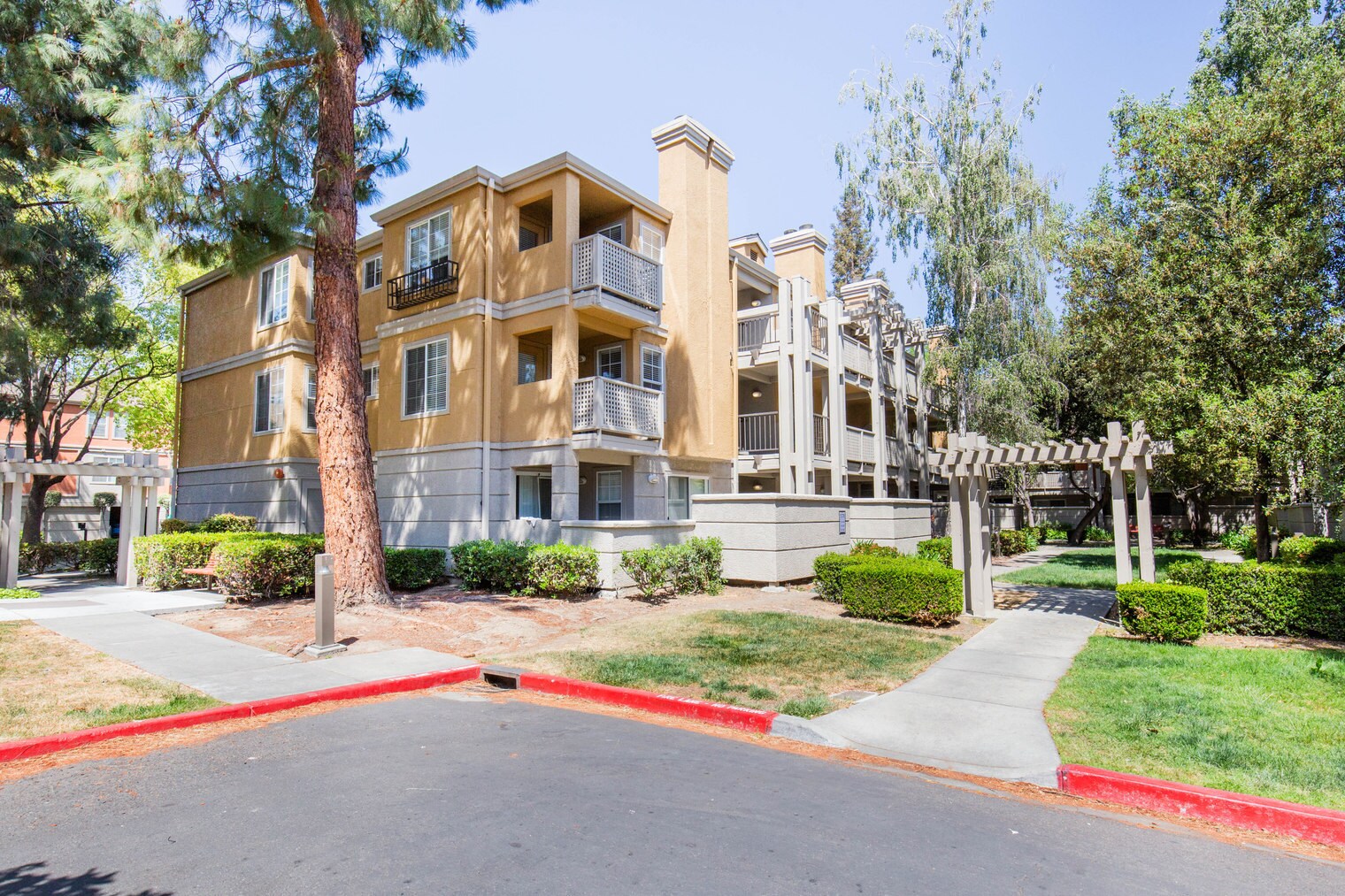 Building Photo - 1570 Vista Club Cir