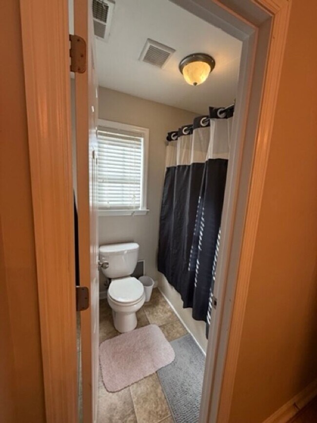 Building Photo - Welcome To Carriage Run!!