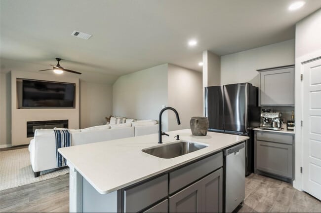 Building Photo - 1533 Frst Pk Dr