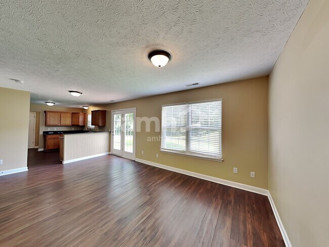 Building Photo - 6012 Mountview Dr
