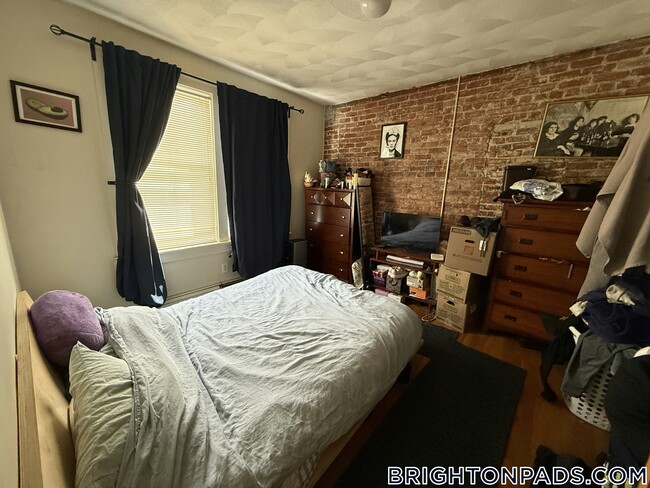 Building Photo - 14 Colborne Rd