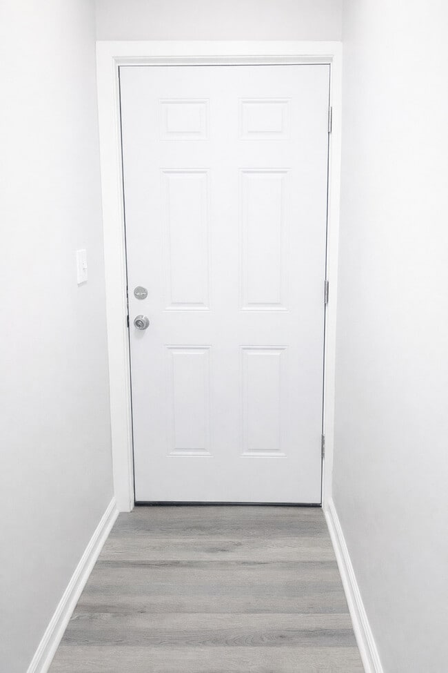 Building Photo - 1249 S Kolin Ave