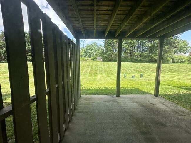 Building Photo - 3 Bedroom Townhouse in Campbell County
