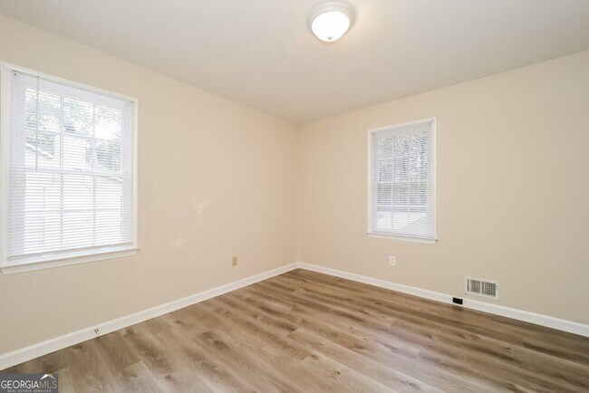 Building Photo - 2350 Bankstone Dr SW