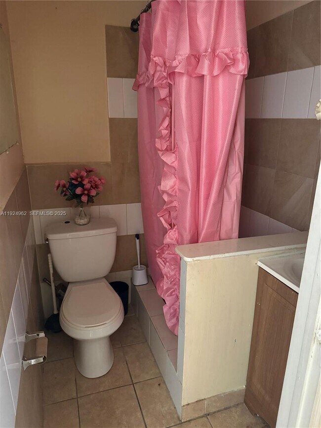 Building Photo - 3491 NW 33rd Ct