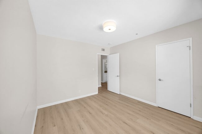 Building Photo - 3 Bedroom and 2 Bathroom – Close to CSULB ...