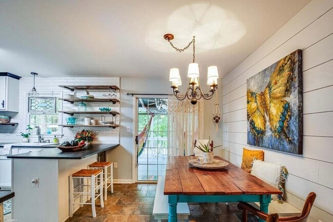 Building Photo - Coming Soon: 4BR Fredericksburg Home with ...