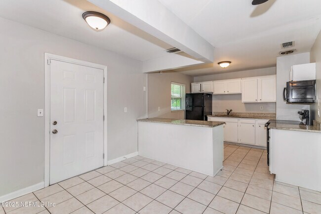 Building Photo - 2378 Lourdes Dr W