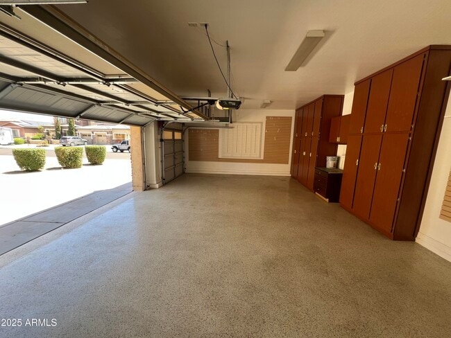 Building Photo - 15494 W Meadowbrook Ave