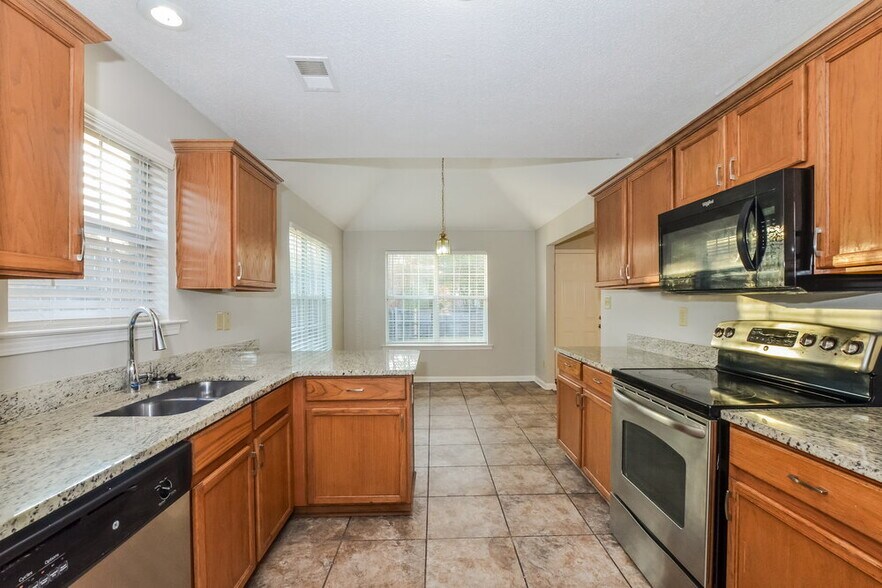 Building Photo - 1401 Carlton Ridge Dr