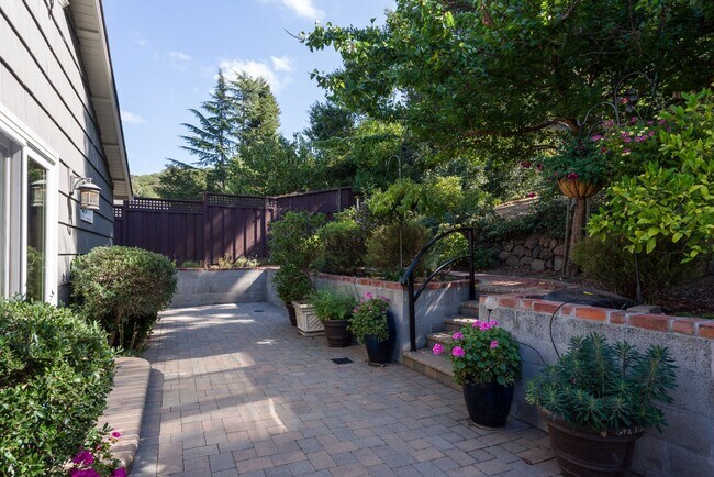 Building Photo - Custom Remodeled Ranch Home in Park-like S...