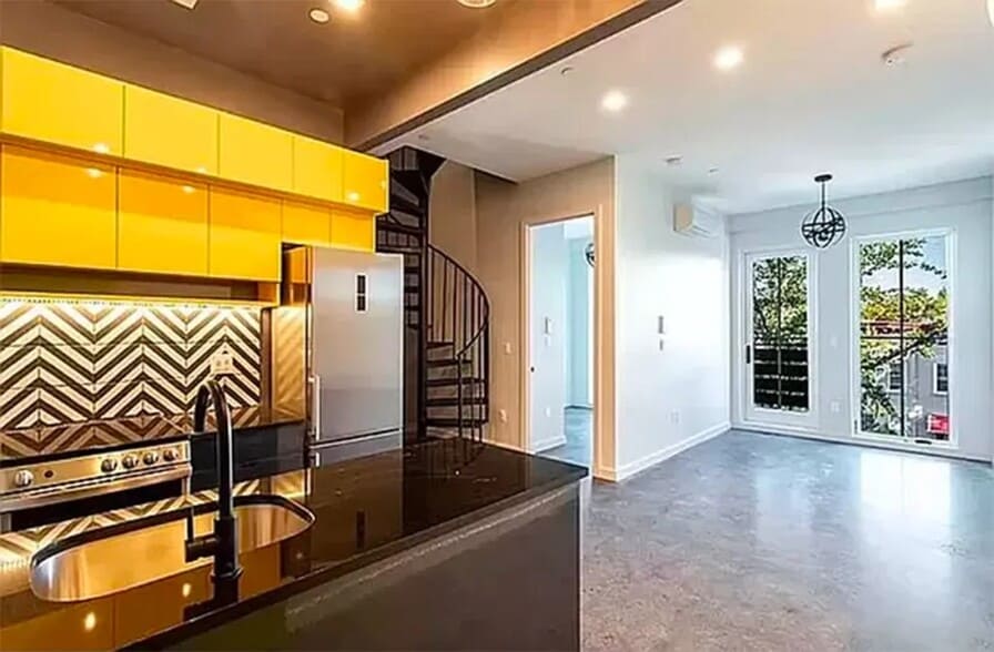 Building Photo - Furnished room/NOT APARTMENT