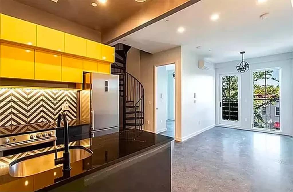 Building Photo - Furnished room/NOT APARTMENT