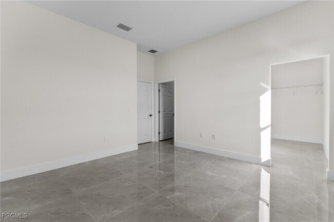 Building Photo - 1134 Cummings St E