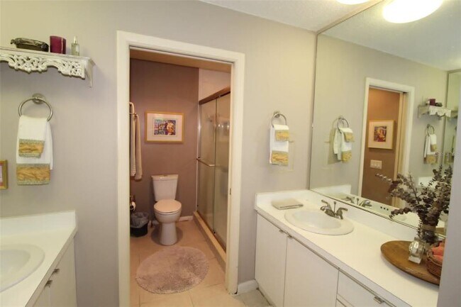 Building Photo - 4532 Ascot Cir N