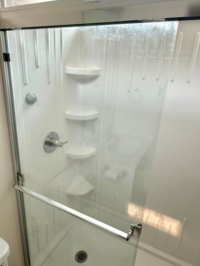 Building Photo - Spacious 8-Bedroom in Ravenna – Centrally Located Near UW and U Village