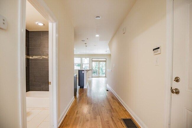 Building Photo - 1619 Ogden St