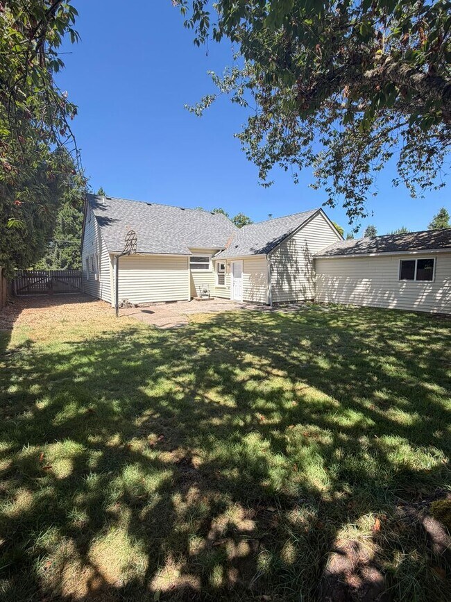 Building Photo - 2 Bedroom with a garage with Large fenced yard!