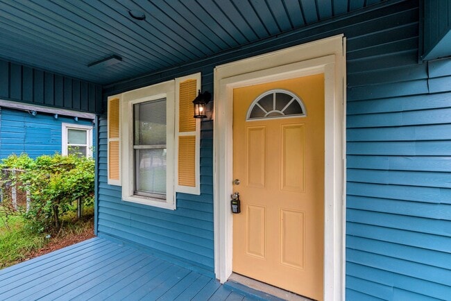 Building Photo - Updated 1 Bed/1 Bath Cottage in Harrisburg Neighborhood - Close to Downtown and Medical District