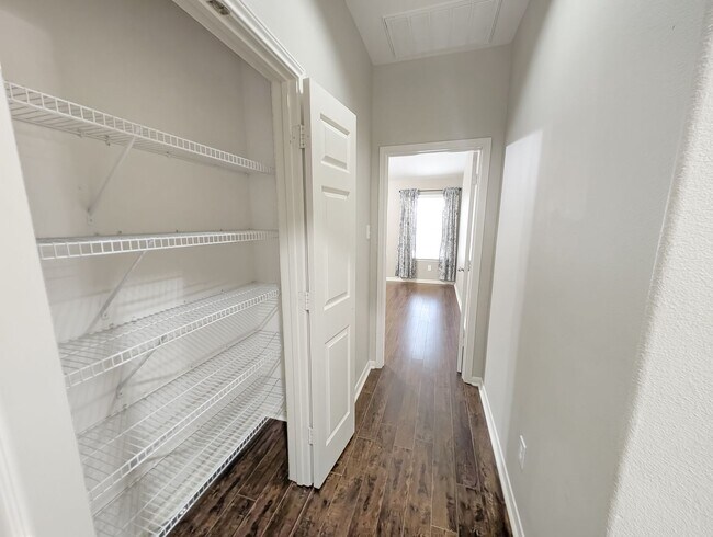 Building Photo - 26403 Abbey Springs Ln