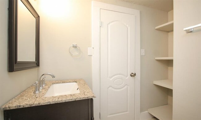 Building Photo - 4826 Larkspur St