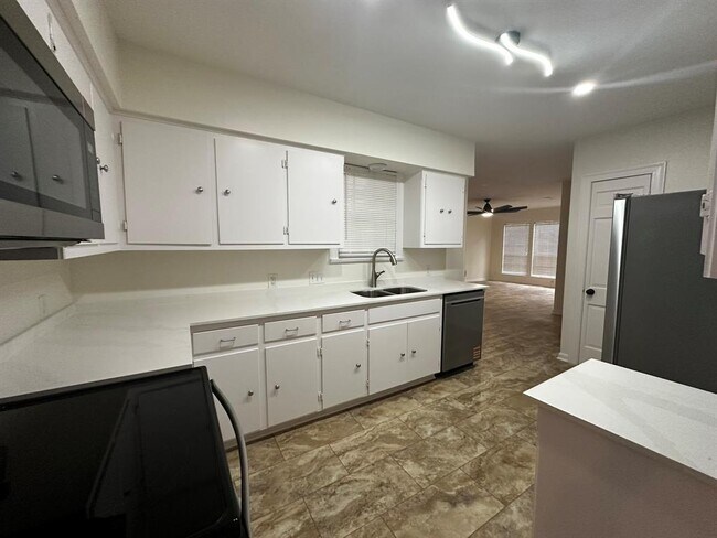 Building Photo - 2404 Indian Trail